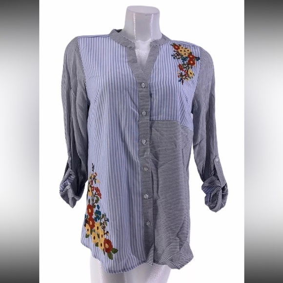 Mystree Blue Striped Floral Embroidered Button Down Shirt M - Picture 2 of 15
